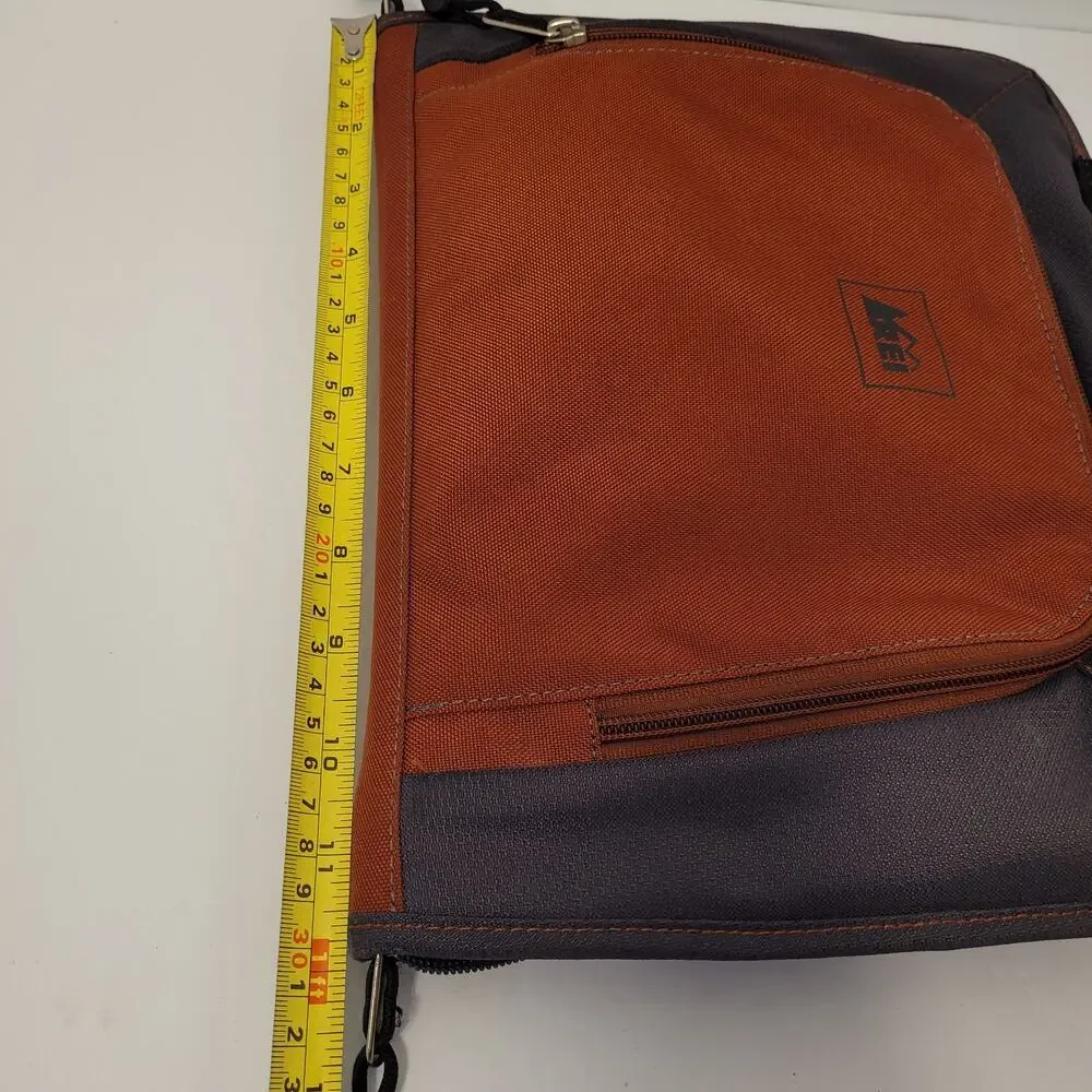 Rei Brand Nylon Tablet iPad Reader Bag Pre-Owned 2 Tone Color 12x9